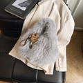 Borsa a secchiello in peluche grigio per l'inverno con ciondolo a forma di orsetto - Grigio Con Pendente