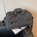 Borsa da viaggio classica a scacchi bianchi e neri con doppi manici e tracolla - Stile a Griglia Fine Nera / Nero
