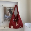 Borsa tote in peluche rosso scuro con ricamo a fiori bianchi e chiusura a levetta - Rosso