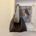 Borsa tote in pelle PU marrone scuro con ciondolo a orsetto e tracolla regolabile chic - Con Ciondolo / caffè