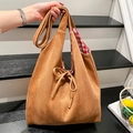 Borsa tote in finta pelle scamosciata marrone con fodera a quadri rossi e fiocco - Marrone