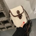 Elegante borsa a tracolla color crema in shearling con fibbia in corno marrone - Beige