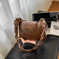 Dunkelbraune Retro-Schultertasche aus PU-Leder mit geflochtenem Griff und Goldaufdruck - Braun