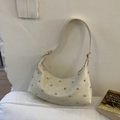 Elegante borsa a spalla hobo bianco crema con borchie argentate in morbida pelle - Bianco