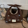 Borsa a tracolla in pelle scamosciata caffè con fiocchi blu e toppa gatto vintage - Marrone