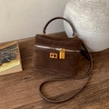 Sac à main boîte en daim marron avec détails dorés et bandoulière pour usage quotidien - Sans Pendentif / Marron