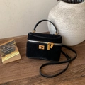 Sac à main minimaliste en daim noir avec détails dorés et bandoulière réglable - Sans Pendentif / Noir