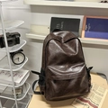 Detalle de mochila retro de cuero PU marrón con bolsillo de malla y compartimento frontal - Marrón