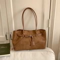 Grand sac cabas vintage en daim marron foncé avec boucles argentées et fines anses - Marron