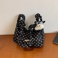 Schicke schwarz-weiße gepunktete Unterachseltasche mit Falten Griff und Plüsch Anhänger - Mit Anhänger / Schwarz