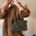 Retro dark sage shoulder bag in faux suede with adjustable strap and buckle - Green