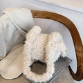 Minimalistische beige Kunstpelz-Umhängetasche mit weicher Plüschtextur für den Winter - Weiß