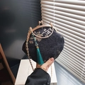 Retro zwarte crossbody tas met gouden bloemenborduurwerk en een groene kwastje - Zwart