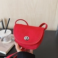 Retro rote Satteltasche aus Wildleder mit Metall-Drehverschluss für Damenmode - Rot