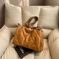Sac fourre-tout matelassé caramel avec large bandoulière et grande capacité de rangement - Khaki