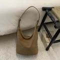 Bolso hobo vintage marrón de gamuza sintética con interior amplio y correa larga - Sin colgante / Marrón