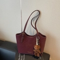 Retro large burgundy tote bag in matte faux leather with a cute brown bear pendant charm - Wine Red With Pendant