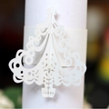 Portatovagliolo a forma di albero di Natale bianco tagliato al laser con decori traforati - Bianco