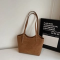Sac fourre-tout marron foncé minimaliste en cuir mat avec longues bandoulières et boucle dorée - Brun Sans Pendentif