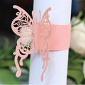 Rond de serviette papillon rose découpé au laser en papier perlé aux détails fins - Rose
