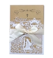 Details der lasergeschnittenen weißen Hochzeitseinladung mit Kutsche und Band - Weißes Hüllen- und Kraftpapier-Innenseiten-Set