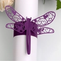 Rond de serviette libellule en papier violet découpé au laser avec motifs de cœurs - Violet foncé