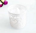 Paralume in carta rosa con cuore intagliato e candela LED per decorazioni festive - Bianco