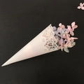 Cono portariso bianco intagliato al laser con cuori e petali per decorazioni nozze - Carta Pergamena Trasparente