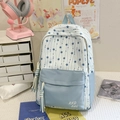 Dettaglio dello zaino celeste con motivo a stelle, ciondolo a frange e logo RKD BAG - Con Ciondolo / Blu