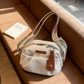 Borsa a tracolla beige a pieghe con ampia tracolla a motivi colorati stile casual - Bianco Sporco