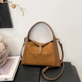Retro braune Umhängetasche aus Suede und Leder für einen hochwertigen Look - Mattbraun