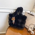 Sac fourre-tout noir pelucheux avec un pendentif poupée marron et nœud motif léopard - Noir Avec Pendentif