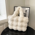 Sac fourre-tout blanc en fausse fourrure avec design matelassé pour l'hiver - Blanc Sans Pendentif