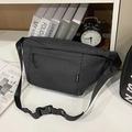 Sac bandoulière en nylon à carreaux noir et blanc avec sangle réglable et boucles - Noir