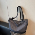 Klassische schwarz-weiß karierte Tasche mit verstellbarem Gurt für den Alltag - Schwarz