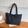 Schwarze gesteppte Tragetasche mit Kordelzugtasche und doppelten Schultergurten für Alltag - Schwarz