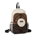 Détail du sac à dos en nylon beige et marron avec cordons élastiques et poche en filet - Taille unique / Blanc Cassé