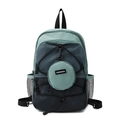 Detalle de mochila multifuncional verde con cordones elásticos y bolsillos de red - Verde