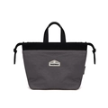 Detail der grau-schwarzen Nylon-Beuteltasche mit Kordelzugverschluss und Tragegriffen - Grau