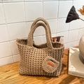 Handgefertigte gewebte Tasche in Dunkelkhaki mit passendem Mini-Beutel und Anhänger - Khaki