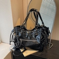 Bolso tote grande de cuero brillante negro con cordón y remaches plateados para mujer - Negro
