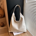 Minimalist large-capacity tote bag in cream white PU leather for office commuting - No Pendant / Off White