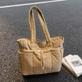 Bolso tote acolchado beige con bolsillo frontal de cordón y correas acolchadas suaves - Caqui