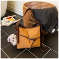Sac hobo marron vintage plissé avec large bandoulière et breloque lapin en peluche - Avec Pendentif / Marron