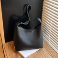 Borsa hobo classica nera in pelle con trama litchi e tracolla con fibbia in metallo fine - Nero