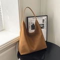 Minimalistische bruine leren hobo schoudertas voor dames met matte afwerking - Bruin