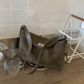 Borsa sottobraccio in pelle scamosciata verde oliva scuro con chiusura a rotazione vintage - Verde