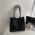 Minimalistische schwarze Shopper Tasche mit Nieten-Details für Büro und Freizeit - Schwarz