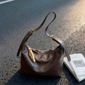 Borsa a spalla retrò marrone scuro effetto cerato con tracolla regolabile - caffè