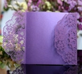 Elegante violette lasergeschnittene Hochzeitseinladung aus Perlmuttpapier für Feiern - Dunkelviolett